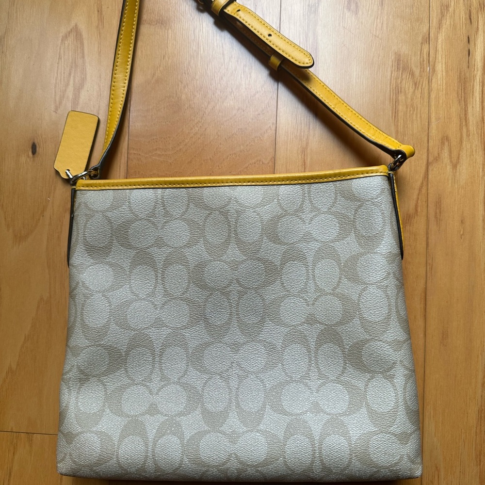 Coach monogram yellow shoulder/crossbody bag - Picture 2 of 2